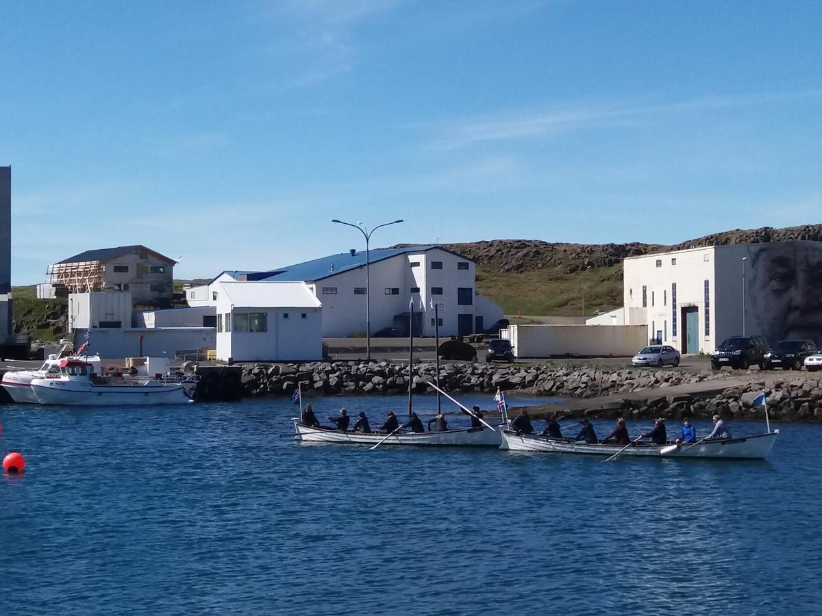 Salthus Guesthouse Skagastrond Exterior photo